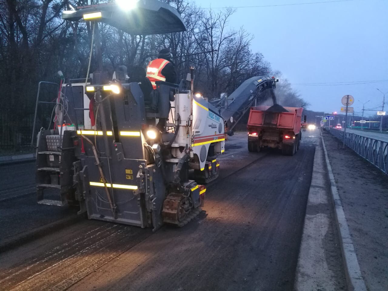 В краевой столице ремонтируют дороги по ночам